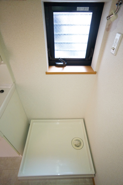 その他　室内洗濯機置場♪雨でも安心してお洗濯できます！