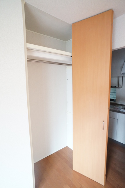 収納　パイプハンガーがあると、畳まず衣類を掛けれて便利ですね♪