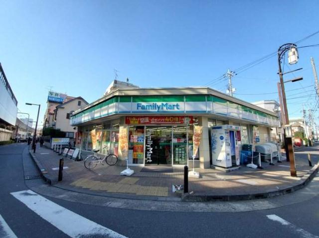 コンビニ　ファミリーマート（コンビニ）まで636m
