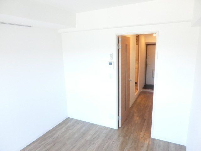 その他部屋・スペース　バルコニー側からのお部屋です