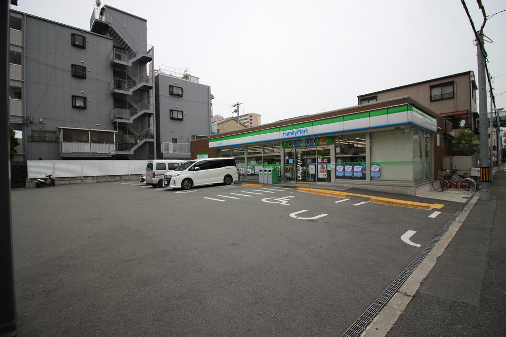 コンビニ　ファミリーマート大宮五丁目店（コンビニ）まで244m
