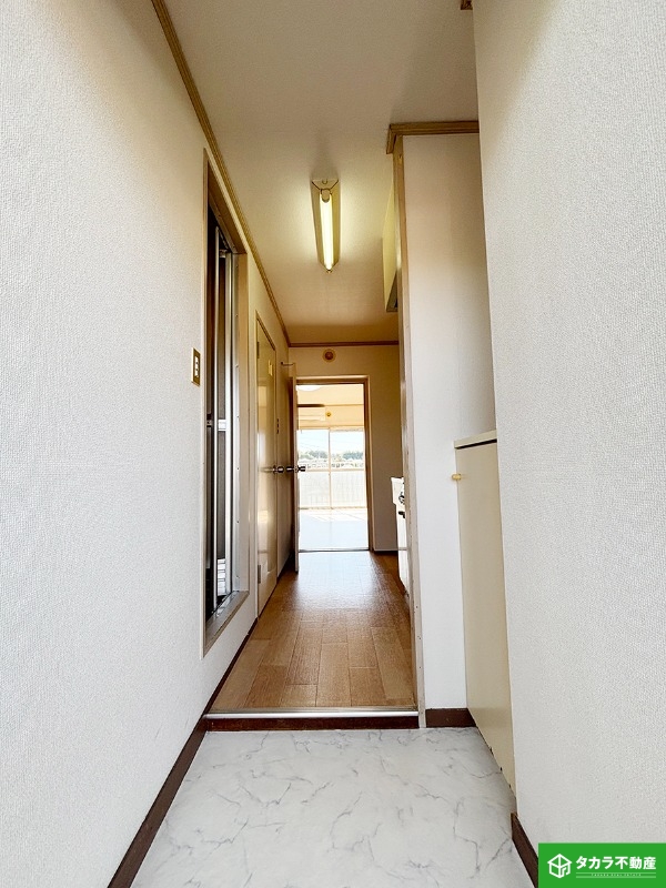 玄関　写真は３０３号