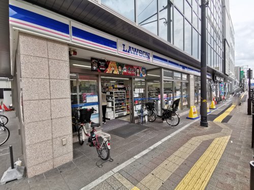 コンビニ　ローソン 近鉄富田林駅前店（コンビニ）まで70m