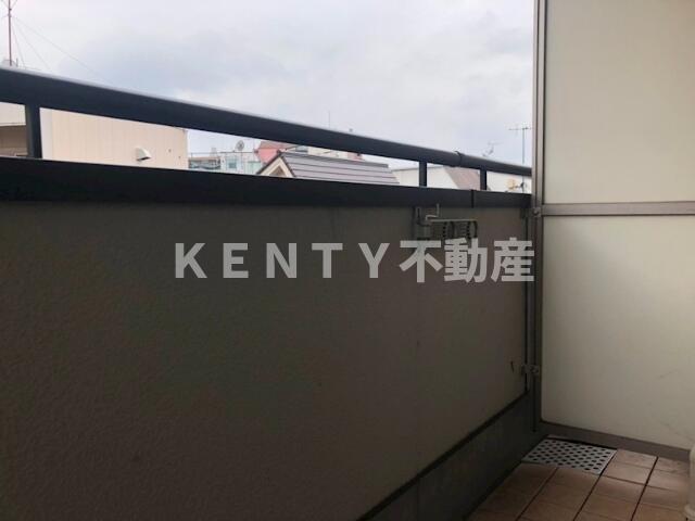 バルコニー　バルコニーからの眺めを楽しみながら食事をしませんか