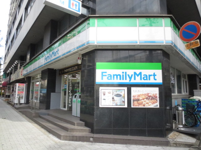コンビニ　ファミリーマート（コンビニ）まで250m
