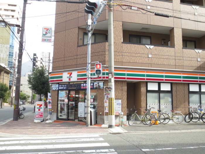 コンビニ　セブンイレブン（コンビニ）まで350m