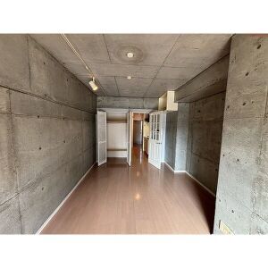 居室・リビング　※別号室の為、現況優先