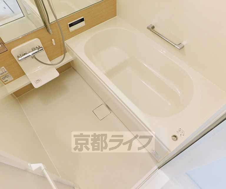 バス・シャワールーム　一坪タイプのお風呂です
