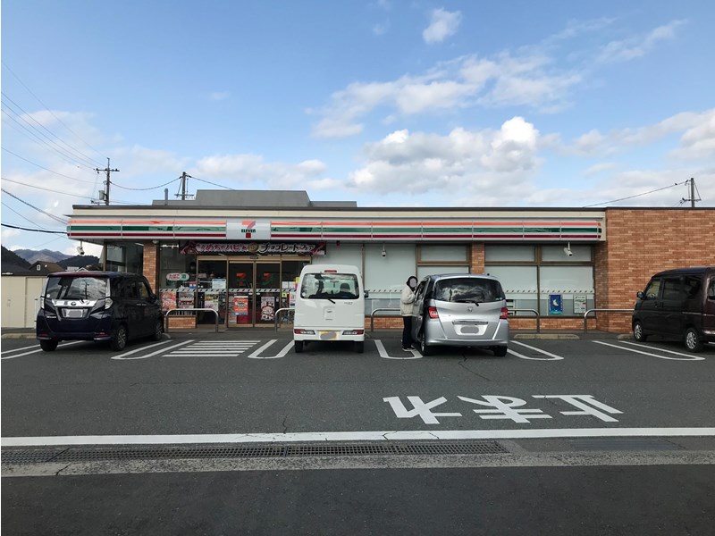 コンビニ　セブンイレブン山口大内矢田店（コンビニ）まで924m
