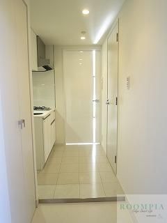 玄関　※同タイプの別のお部屋です。