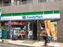コンビニ　ファミリーマート　明大前店（コンビニ）まで593m
