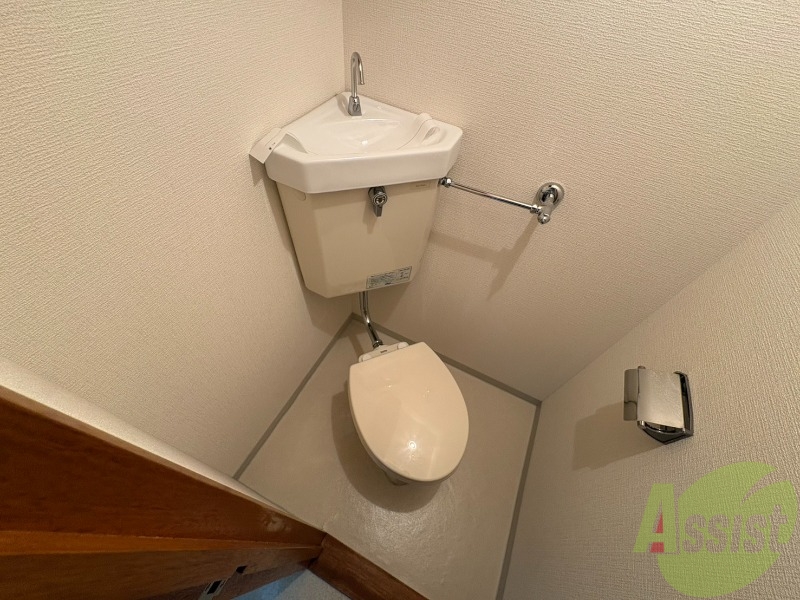 トイレ　こちらはトイレです。清潔感があり、安心して使用できます。