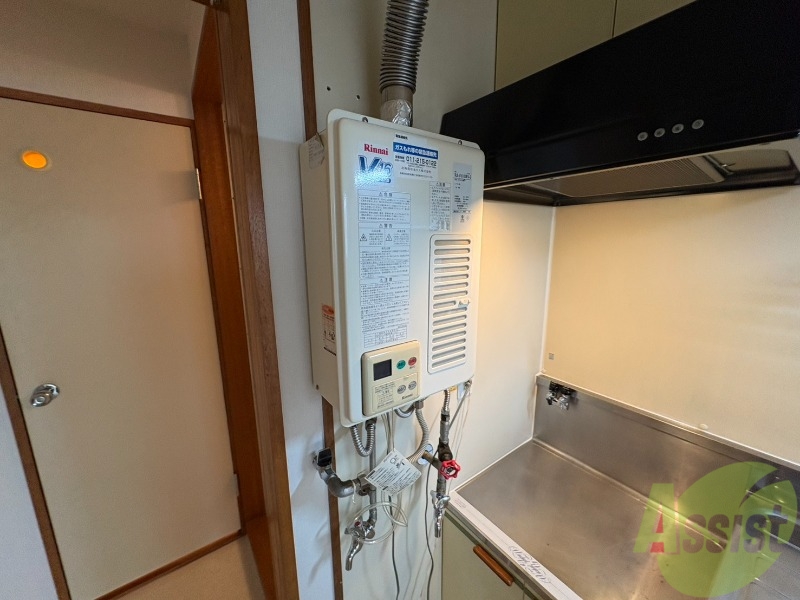 その他設備　給湯器です。操作しやすいパネルになってます。