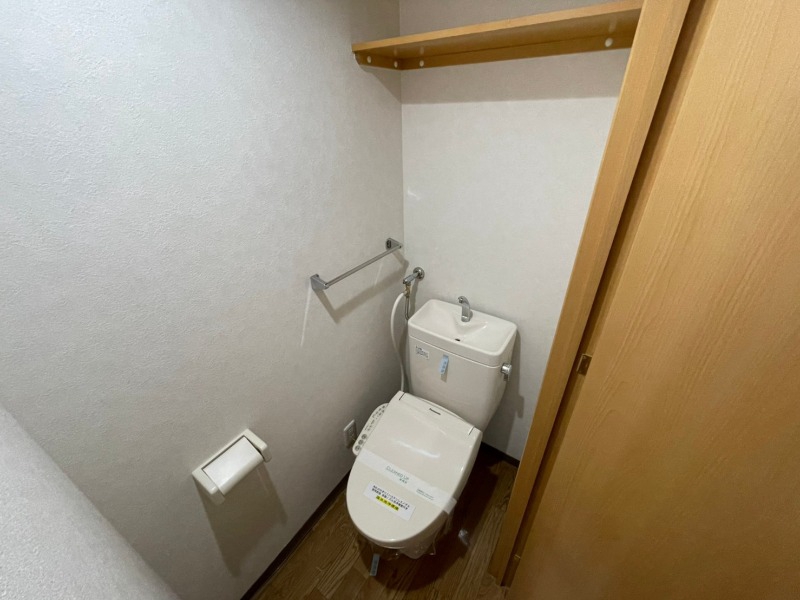 トイレ　ウォシュレット付きのトイレです。シャワートイレは日本の宝。