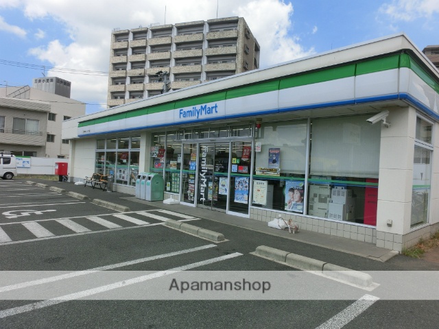コンビニ　ファミリーマート（コンビニ）まで631m