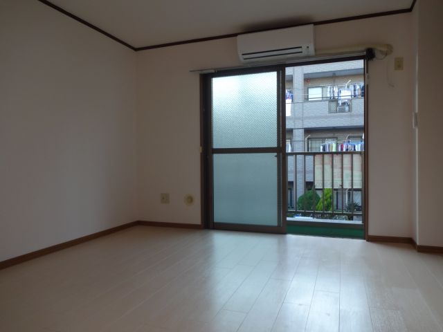 居室・リビング　マンション構造です