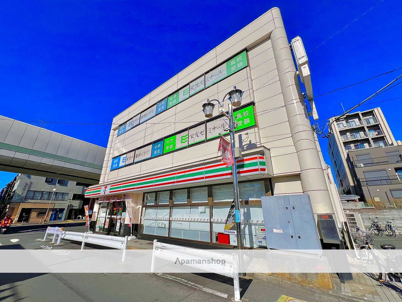コンビニ　セブンイレブン（コンビニ）まで240m
