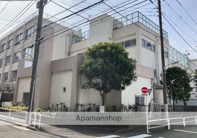 小学校　鈴ケ森小学校（小学校）まで64m