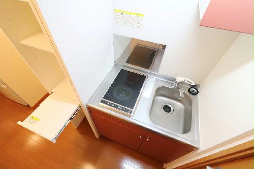 キッチン　２口コンロ付きラジエントヒータ※キッチン棚が多く収納に便利