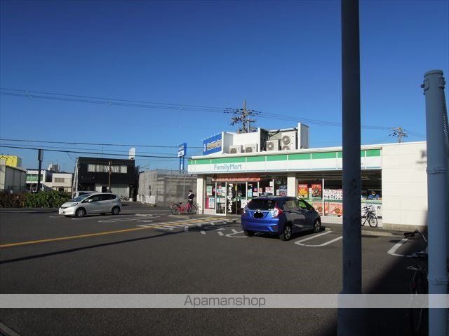 コンビニ　ファミリーマート（コンビニ）まで574m