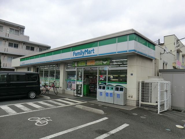 コンビニ　ファミリーマート小金井中大附属前店（コンビニ）まで679m