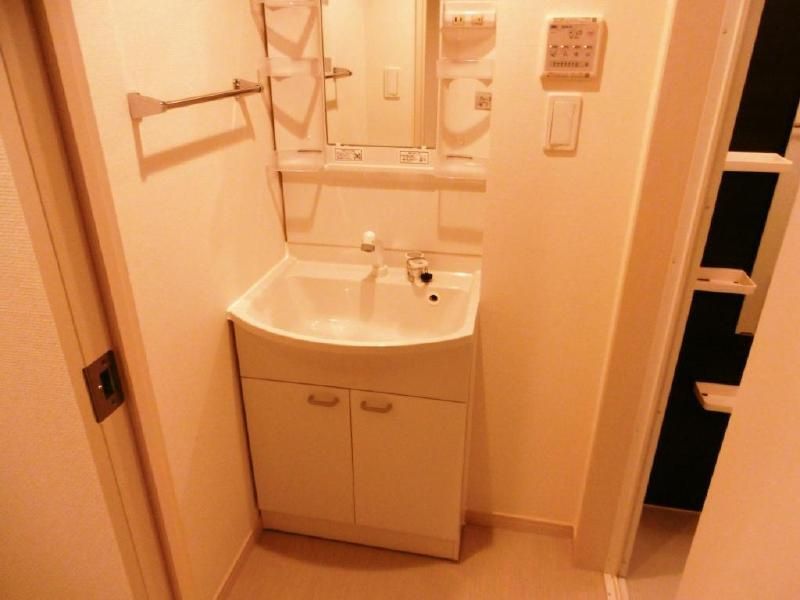 洗面設備　別部屋参照写真
