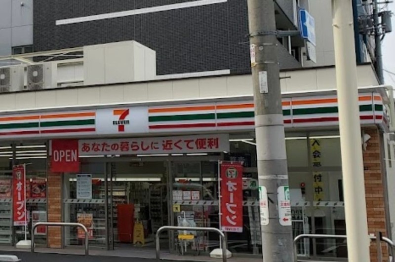 コンビニ　セブンイレブン大阪高津3丁目店（コンビニ）まで70m