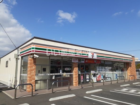 コンビニ　セブンイレブン 岡山東花尻店（コンビニ）まで390m