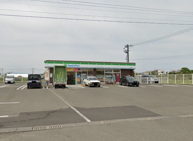 コンビニ　ファミリーマート宮崎大島店（コンビニ）まで844m