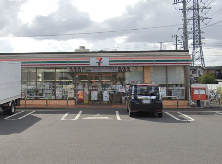 コンビニ　セブンイレブン松戸第五中学校前店（コンビニ）まで290m