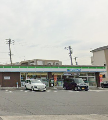 コンビニ　ファミリーマート 港甚兵衛通店（コンビニ）まで239m