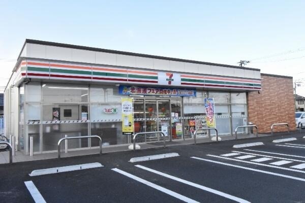 コンビニ　セブンイレブン（コンビニ）まで670m