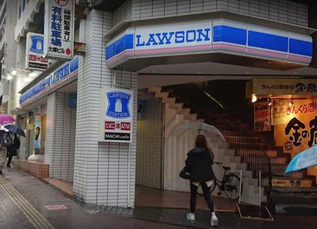 コンビニ　ローソン 高田馬場駅通店（コンビニ）まで57m