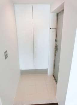 玄関　写真は同タイプ住居です