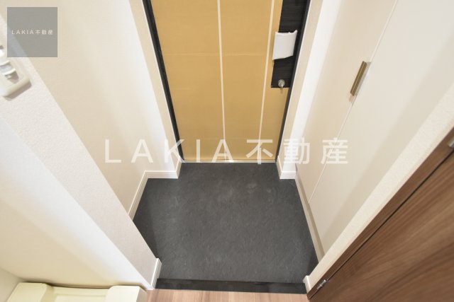 プレサンス天神橋筋六丁目ヴォワールの玄関写真