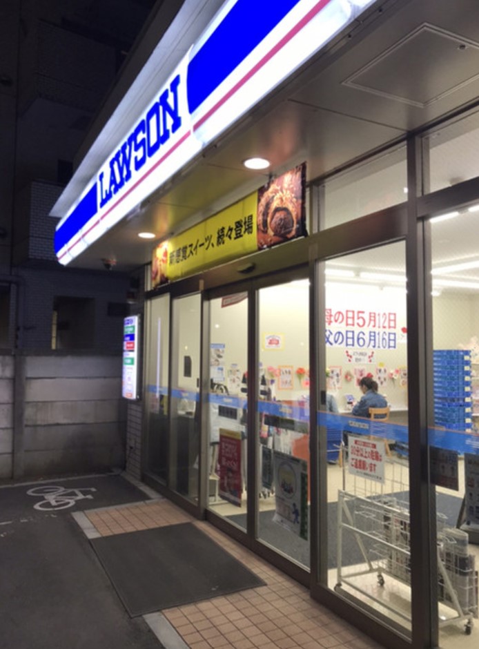 コンビニ　ローソン鎌田三丁目店（コンビニ）まで402m