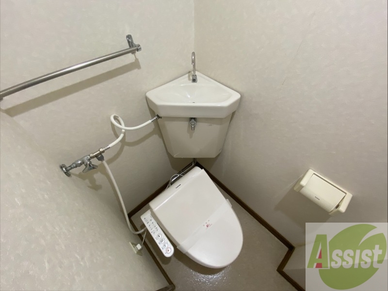 トイレ　ウォシュレット機能がついたトイレです。安心して使用できます。