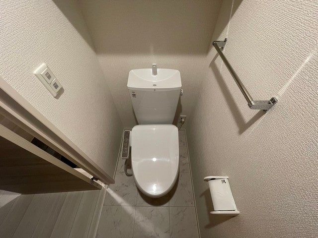 地下鉄御堂筋線 昭和町駅 徒歩10分 3階建 築3年のトイレ写真