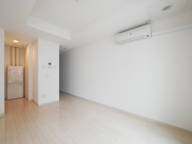 居室・リビング　明るい南向きのお部屋で気持ちまで明るくなりますね！