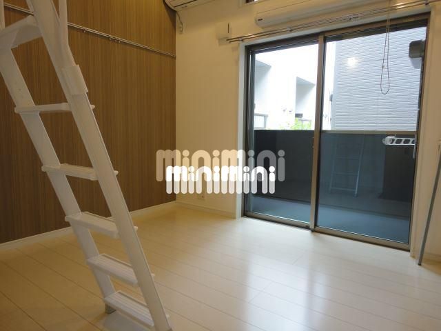 居室・リビング　壁紙おしゃれなお部屋です