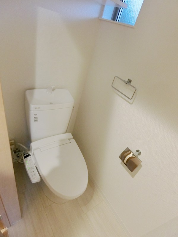 京成押上線 京成立石駅 徒歩14分 3階建 築8年のトイレ写真