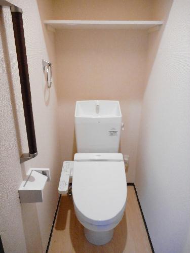 トイレ　温水洗浄便座付き