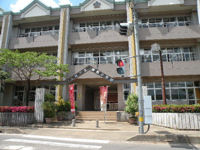小学校　柳橋小学校（小学校）まで800m