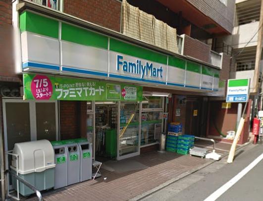コンビニ　ファミリーマート目黒青葉台三丁目店（コンビニ）まで184m