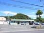 コンビニ　ファミリーマート 若松高須東三丁目店（コンビニ）まで896m