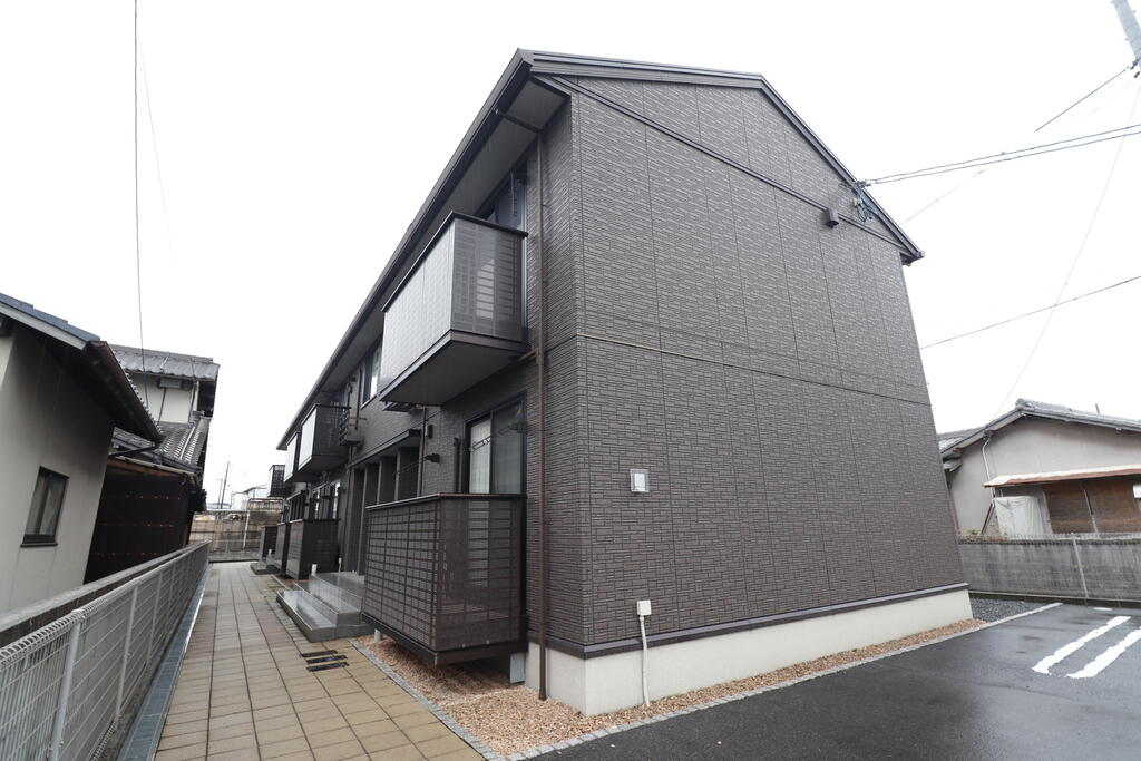 建物外観　西阿知町西原にある1LDKの物件です♪