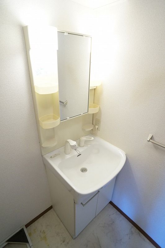 洗面設備　シャンプードレッサーで忙しい朝にも寝癖の付いた頭にも優しい☆