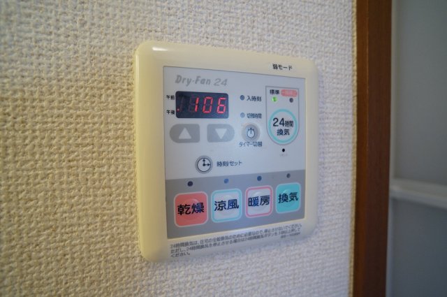 その他　バスルームの浴室暖房乾燥機で外に干せないお洗濯物もすっきり乾