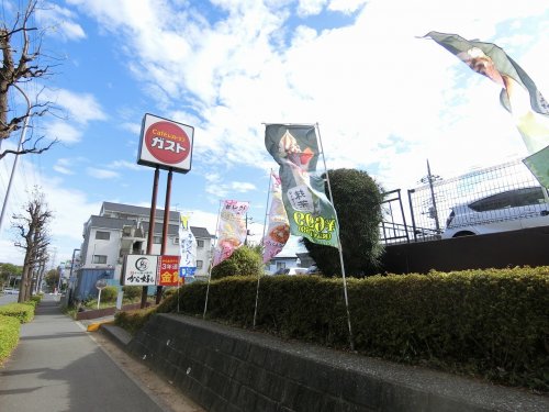 飲食店　ガスト 港北ニュータウン店（飲食店）まで899m