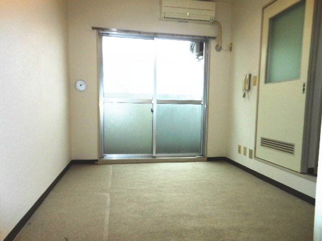 ヴェルドミール中延の居間写真